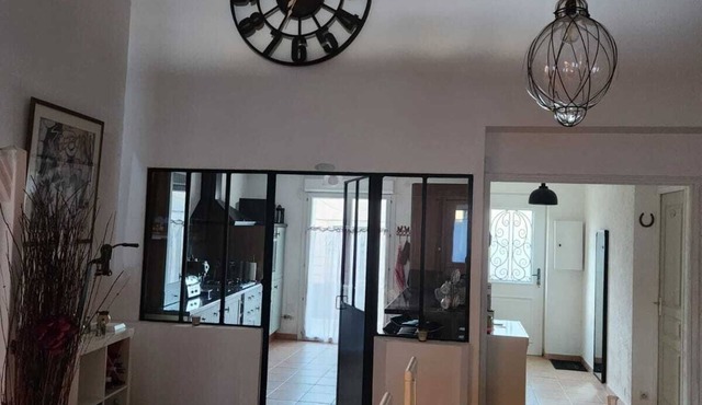 Charmante Maison de Village Pour 10, à 15 min de la mer - Idéal Familles et Amis