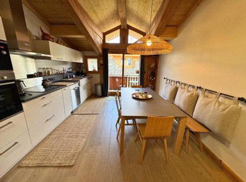 Charmante maison de village rénovée 4 pièces, 3 niveaux, 80m², 6 pers, à St Marcel, proche pistes ski. - FR-1-452-381