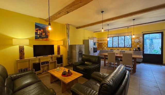 CHARMANTE MAISON DE VILLAGE CLIMATISEE EN PIERRE AVEC TERRASSE ET 3 CHAMBRES