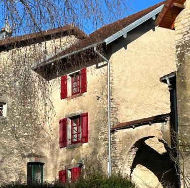Charmante maison en pierre au cœur du village