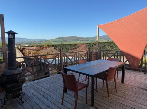 Charmante maison en Pierre dorée, avec vue sur les collines