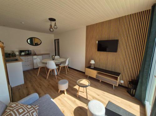 Charmante maison, entière au calme, sud avec jardin