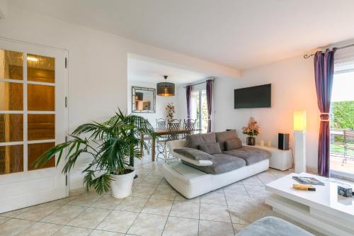 Charmante Maison Climatisée avec son Jardin à 5 minutes de DIJON