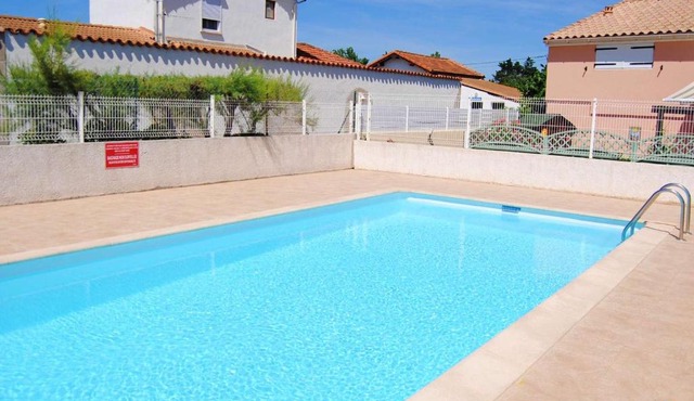 Charmante Maisonnette avec Piscine près de la Plage, Parking, et Animaux Acceptés - FR-1-387-103