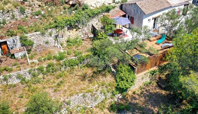 Charmante maisonnette de campagne avec spa au cœur de la garrigues provençale