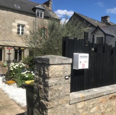 Charmante maisonnette proximité cité médiévale et bords de Rance