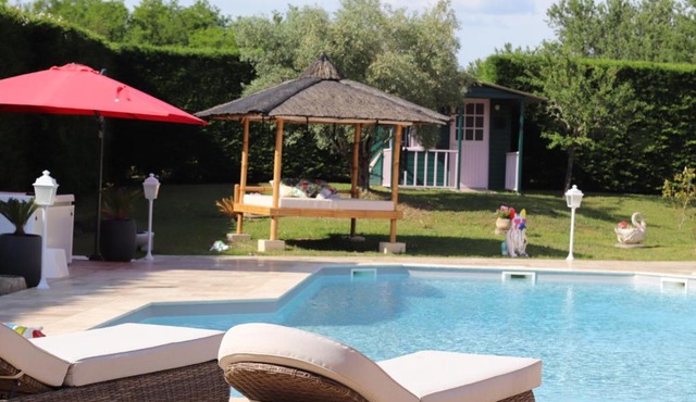 charmante petite maison avec spa, piscine chauffé et salle de fitness