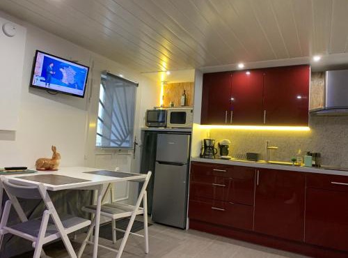 Charmante petite maison en pierre, avec accès autonome