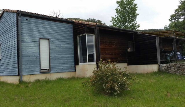 Charmante Villa en Bois, Implantée sur Terrain de 1700 m2