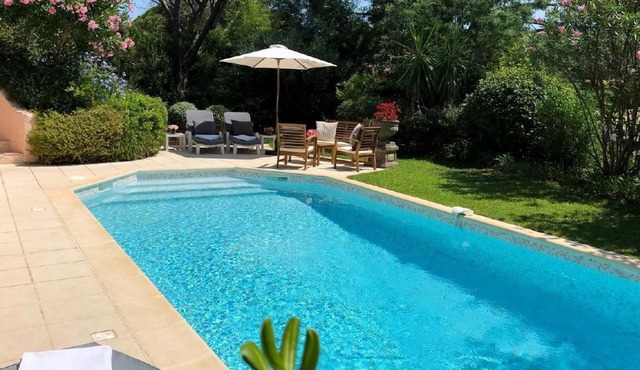 Charmante Villa mit Pool und Golfplatz by Interhome