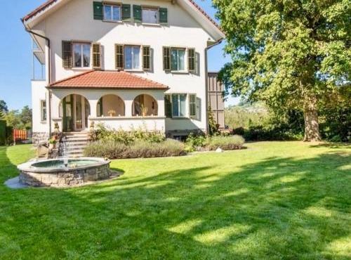Charmante Villa mit Seeblick