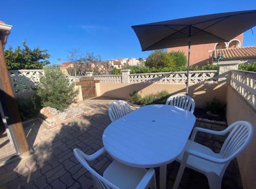 Charmante Villa T2 avec Terrasse, Clim en Option, Parking Privé, Proche Plage et Commerces - FR-1-81-279