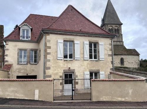 Charme Authentique à Theneuille, Tout Inclus - FR-1-489-571