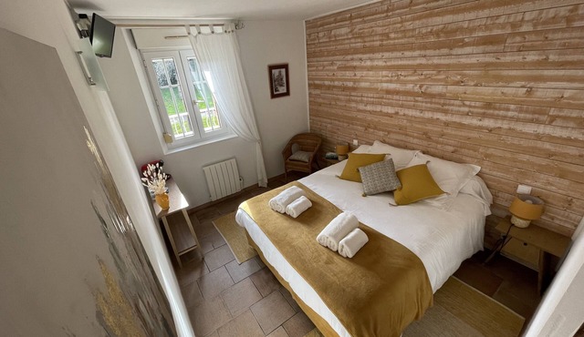 Charme et Calme au Bord de la Piscine