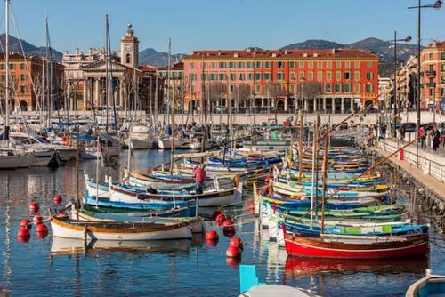 Charme Méditerranéen Votre pied à terre au Cœur du Port de Nice