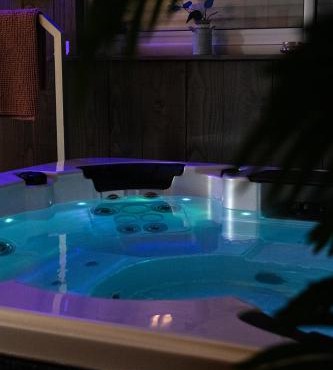 Charme & Sens Avec Jacuzzi intérieur