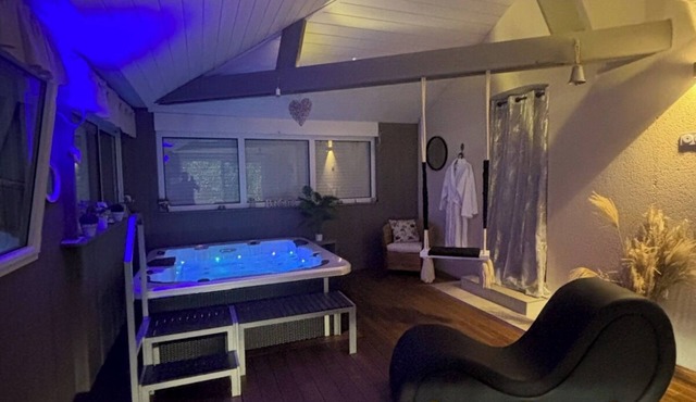 Charme & Sens charming house with indoor jacuzzi