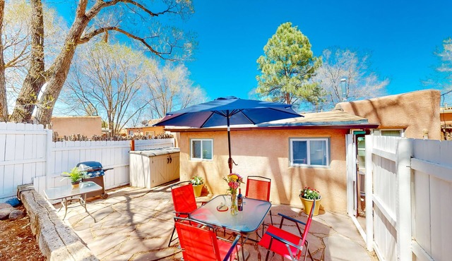 Charmed casita with private yard, patio, & walk to the plaza - snowbirds welcome