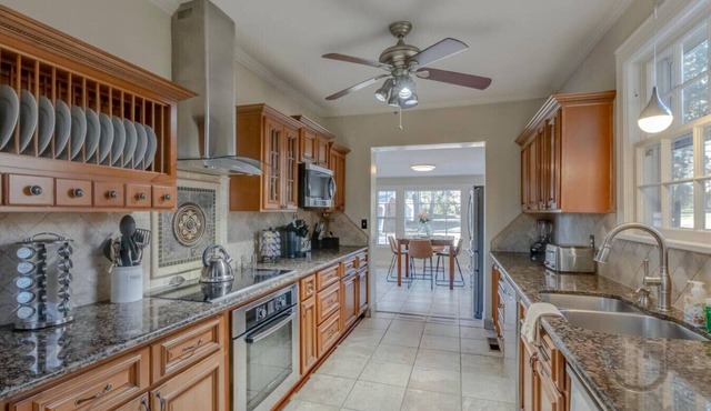 Charmed Manor - 5mi to DT, Opry & Airport