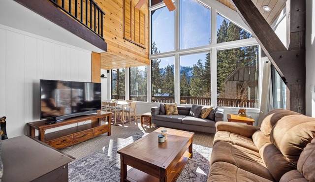 Charmed on Sandy Way - Dog Friendly in Olympic Valley with Mountain Views, Near Golf and Stables