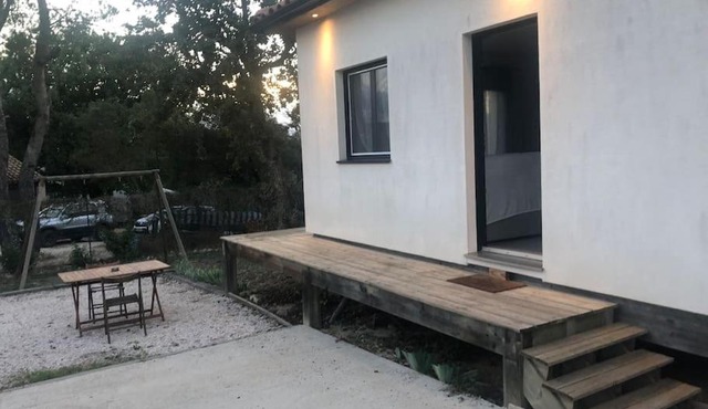 Charment logement avec parking et jardin privatif