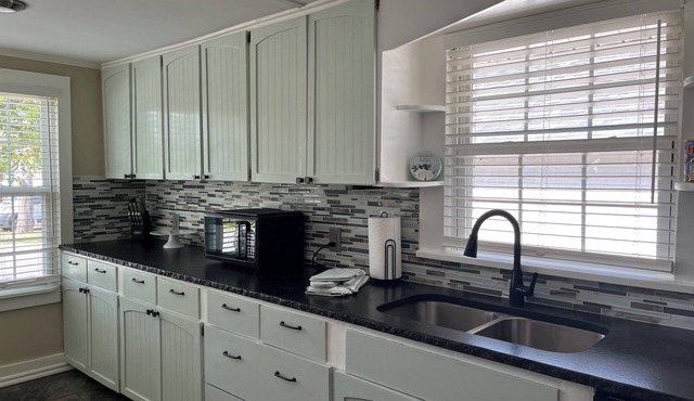 Charmer 2bed house fenced in Broken Arrow. Rose District 1 block off Main pet ok