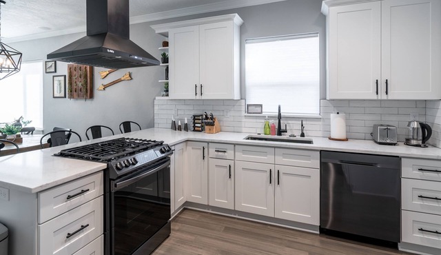 Charmer Downtown 3BR Home w Free Parking near UofO