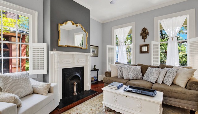 Charmer near Forsyth Park, Heated Pool Access!