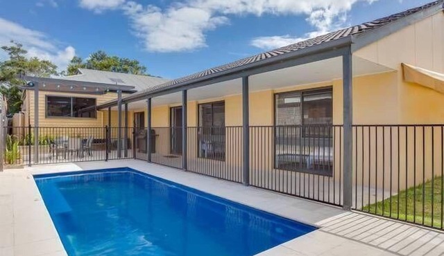 Charmes paradise by the shore, Tootgarook - Luxury 4 bedroom zoned house with heated pool