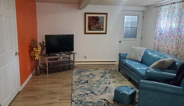 Charming little 3 and 1/2 located close to everything