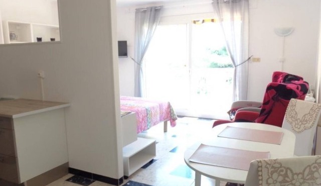 Charming F1 with Terrace, Garage, and WiFi - Close to Spa and Town Center in Amélie-les-Bains