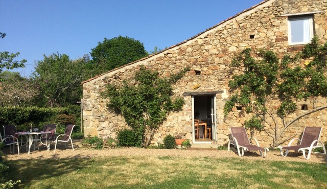 Charming Renovated Barn with Garden, Near Attractions and Trails