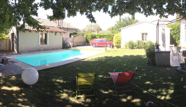 Charming Provencal house with swimming pool near Avignon.
