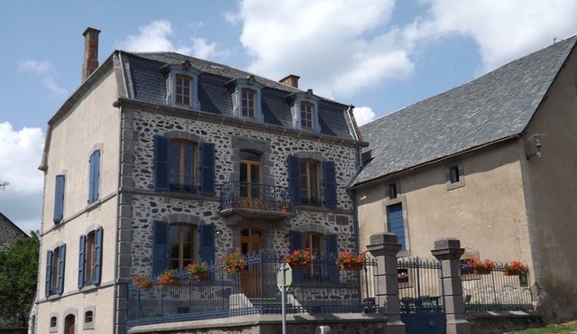 Charming 5-Bedroom House near Super-Lioran - Ski, Hike, Relax!