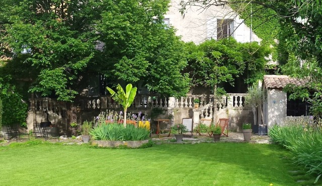 Charming house with garden and private access to the Hérault river