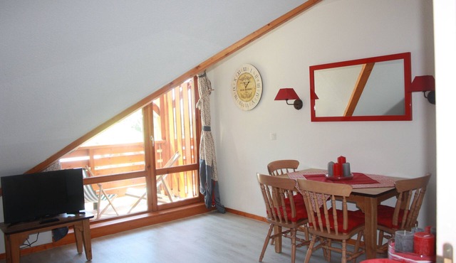 Charming 2-room apartment facing south on the top floor overlooking the slopes 4 beds + 1 baby