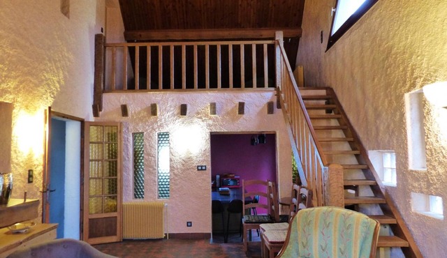 Charming Cottage with Garden, Near Vichy - Fully Equipped, Sleeps 6, Pets Welcome