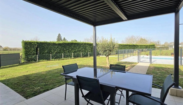 Charming house with AC, shared pool - 2 guests