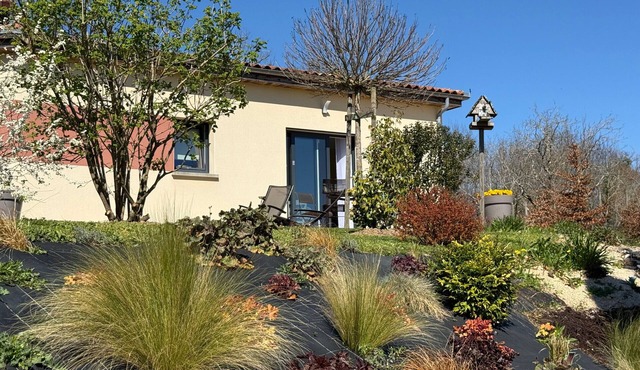 Charming house with view of Excideuil, peaceful