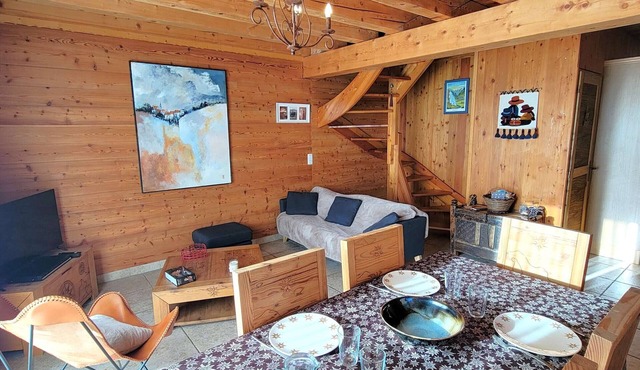 Charming South-Facing Chalet for 6 with Terrace, TV, and Pet-Friendly in Saint-Michel-de-Chaillol