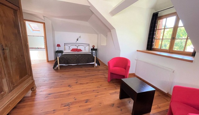 Charming double room, in the middle of a wooded park, away from the noise