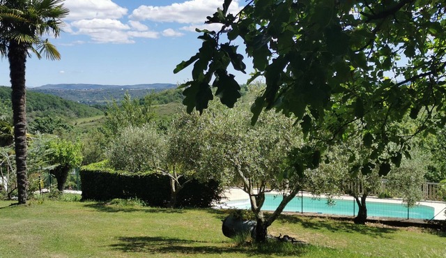 Charming 2-person Les Voûtes gîte in Domaine de L'Amourie swimming pool wifi