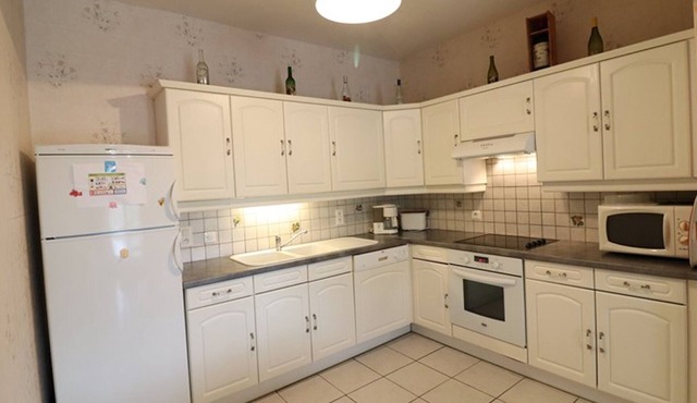 Charming Renovated 1857 Farmhouse, Sleeps 9, BBQ, Wi-Fi, Near Nature & Historical Sights