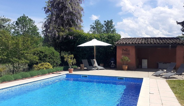 Charming and comfortable holiday home with stunning pool near Albi, France