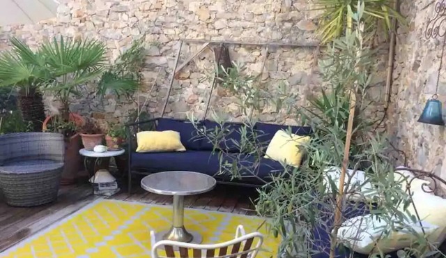 Charming house with large patio