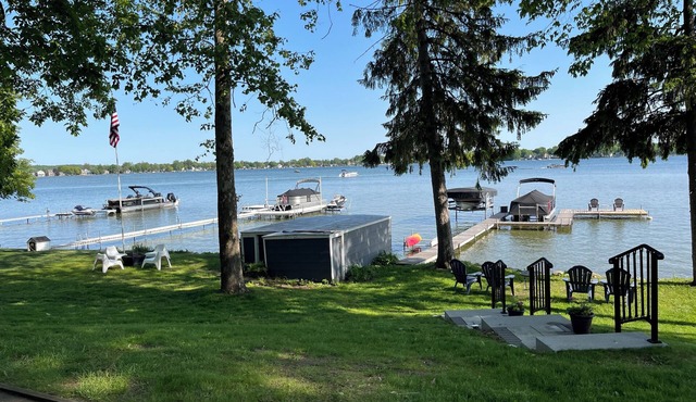 Charming 3BR Waterfront Cottage on Devil's Lake with 90 Feet of Lakefront Living