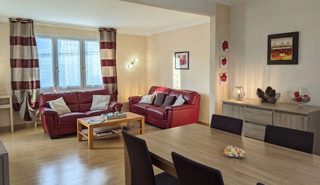 Charming Farmhouse Retreat: 4 Bedrooms, Near Paris & Loire Castles, Bikes, Private Terrace