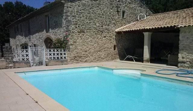 Charming guest rooms at the Mas des Poètes