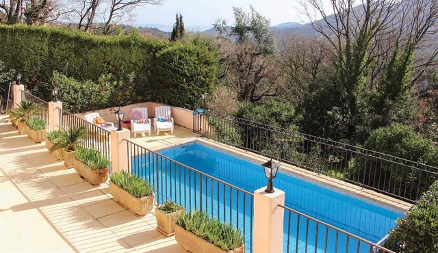 🌟 Charming 4-Bedroom Villa with Heated Pool. Beautiful views towards Cannes.
