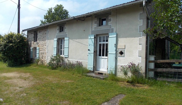 Charming stone cottage in peaceful location with pool